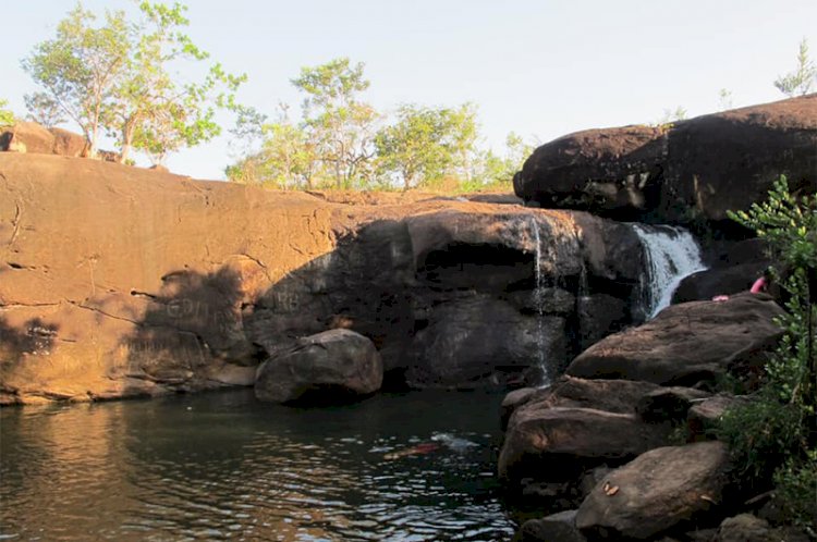 Despejo de lixo ameaça um paraíso natural no interior do Amapá