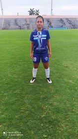 Raíssa Sabrina corre atrás do sonho de ser jogadora profissional de futebol