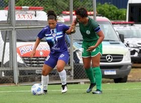 Raíssa Sabrina corre atrás do sonho de ser jogadora profissional de futebol