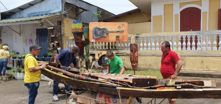 Mini feira de Sant-Georges de Oiapoque com a participação de brasileiros. 