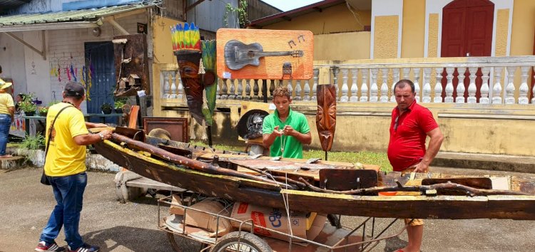 Mini feira de Sant-Georges de Oiapoque com a participação de brasileiros. 