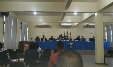 Sessão Extraordinária da Câmara dos vereadores de Amapá aprova PLC do rateio FUNDEB.