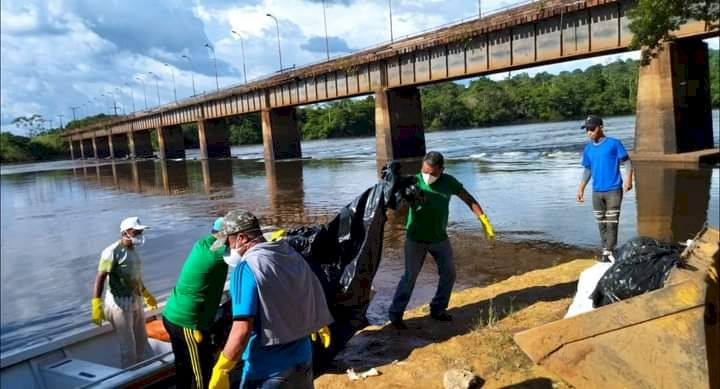 Operação retira mais de 2 toneladas de animais mortos do Rio Amapari