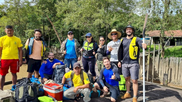 Expedição Parque das Pororocas chega ao Rio Cassiporé em busca de novas ondas  Por Cíntia Souza