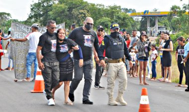 Quase um mês Pracuúba busca solução pela morte dos pescadores fazendo protesto na BR 156