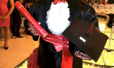 Neta e filha de lavadeira de roupa forma em Direito.