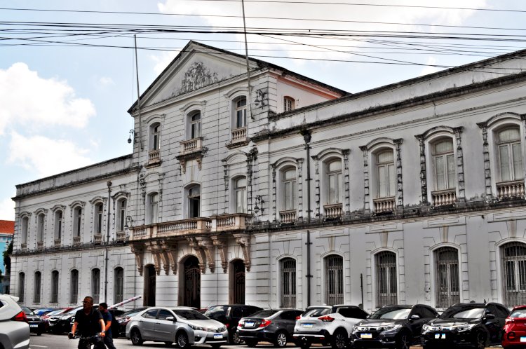 A cidade velha de Belém, prédios imponentes outros em ruínas que contam a história da cidade