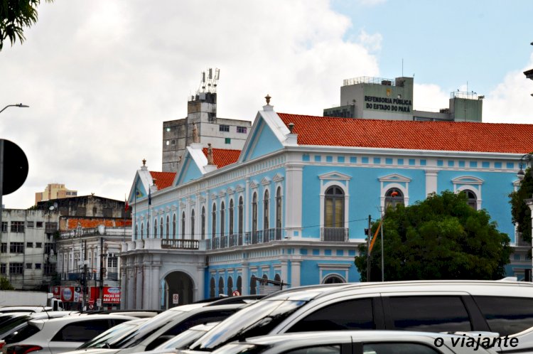 A cidade velha de Belém, prédios imponentes outros em ruínas que contam a história da cidade