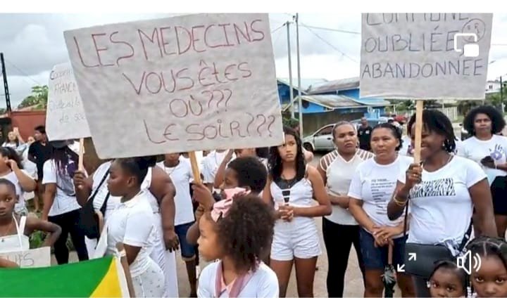 Caminhada contra a violência na fronteira entre Oiapoque e Saint-Georges.