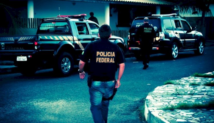 Polícia Federal cumpre 22 mandados contra facção criminosa que atuava no tráfico de drogas