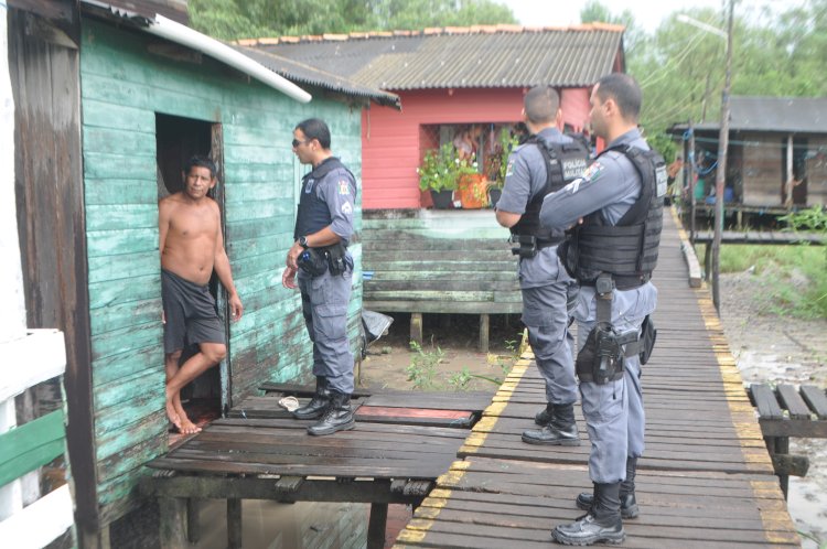 Polícia Militar de Amapá do 7° Batalhão do 3° Pelotão de Amapá, promove Ação Educativa na vila do Sucuriju realizando policiamento comunitário.