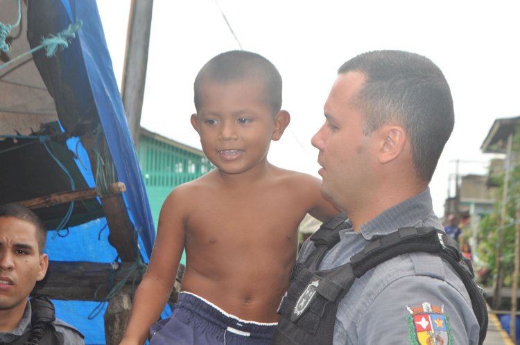 Polícia Militar de Amapá do 7° Batalhão do 3° Pelotão de Amapá, promove Ação Educativa na vila do Sucuriju realizando policiamento comunitário.