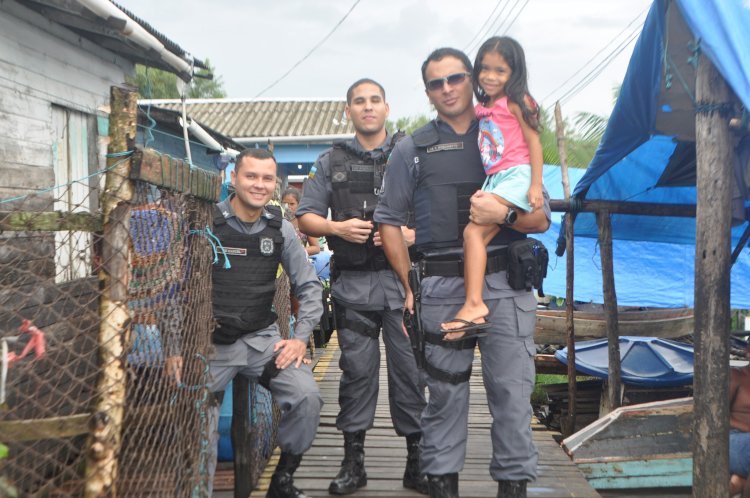 Polícia Militar de Amapá do 7° Batalhão do 3° Pelotão de Amapá, promove Ação Educativa na vila do Sucuriju realizando policiamento comunitário.