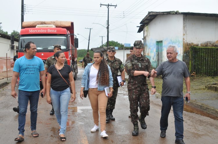 O prefeito e secretariado receberam os representantes do 22° Brigada de Infantaria de Selva e 34° BIS para tratar programação alusiva a Cabralzinho.