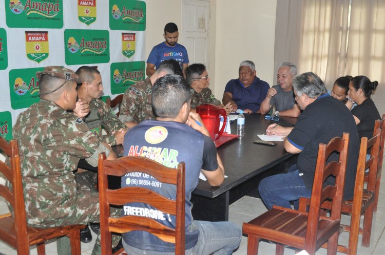 O prefeito e secretariado receberam os representantes do 22° Brigada de Infantaria de Selva e 34° BIS para tratar programação alusiva a Cabralzinho.