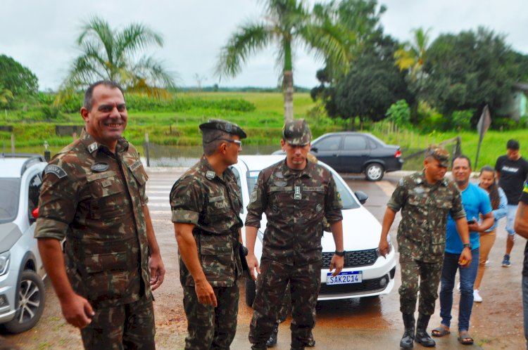 O prefeito e secretariado receberam os representantes do 22° Brigada de Infantaria de Selva e 34° BIS para tratar programação alusiva a Cabralzinho.