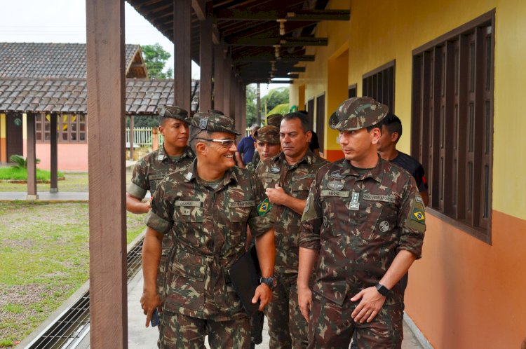 O prefeito e secretariado receberam os representantes do 22° Brigada de Infantaria de Selva e 34° BIS para tratar programação alusiva a Cabralzinho.