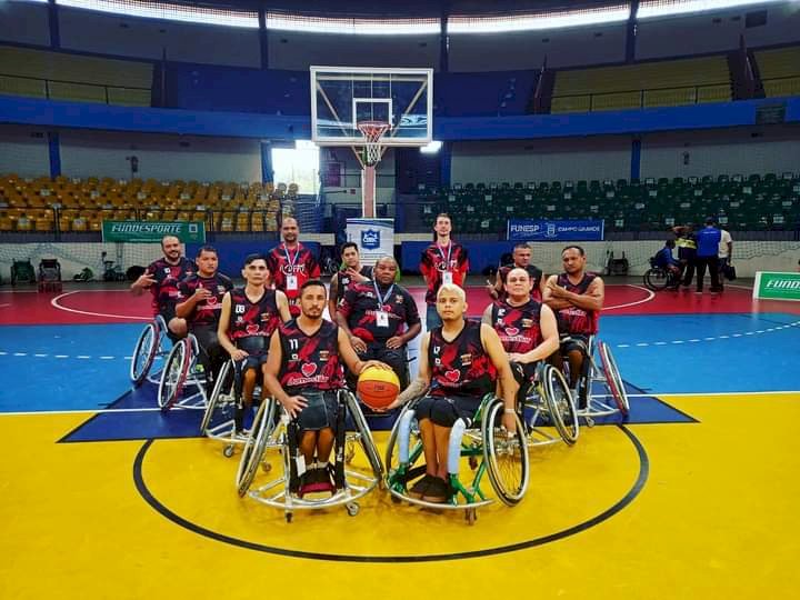 Seleção de basquete em cadeira de rodas tem sua primeira vitória contra a equipe do Distrito Federal Em Mato Grosso.