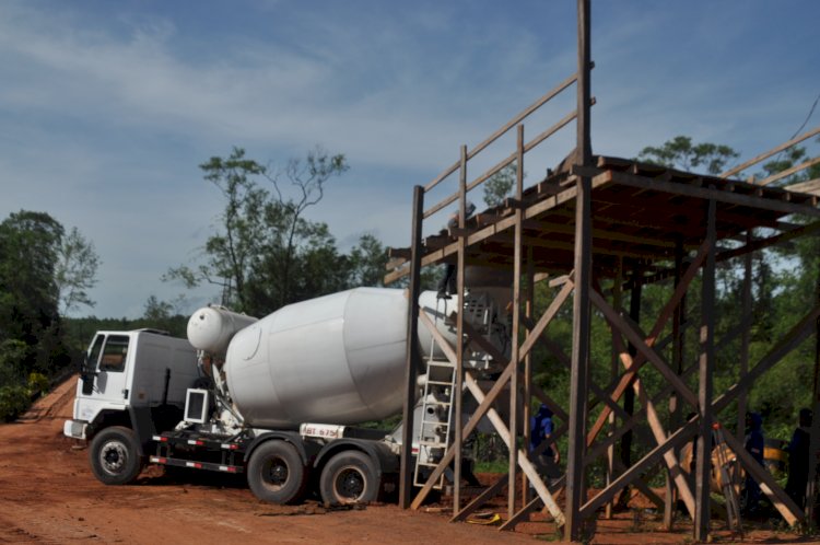 Construção da ponte do Meruoca em preparativo para a concretagem