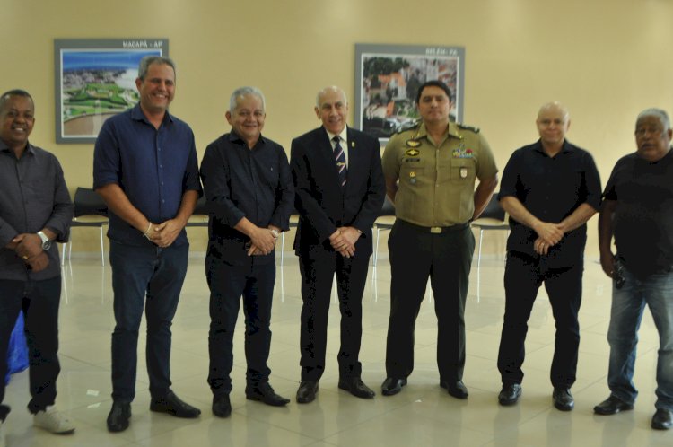 O prefeito Carlos Sampaio participa da abertura do Projeto Rondon em Macapá.