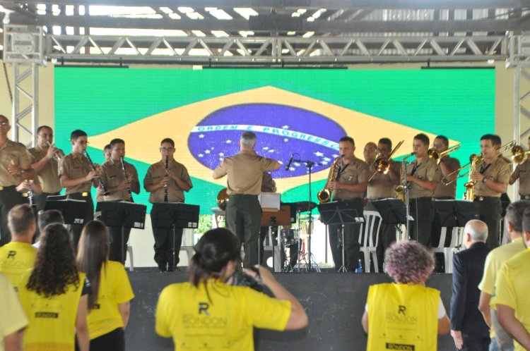 O prefeito Carlos Sampaio participa da abertura do Projeto Rondon em Macapá.