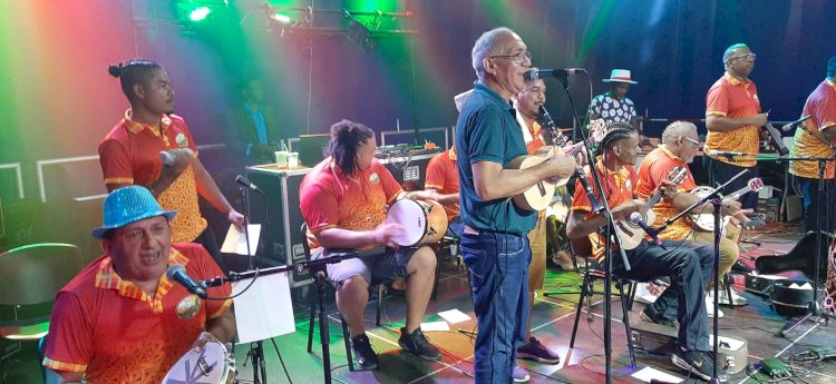 Grupo Sambarte e Jeitinho Kriolo fazem apresentação durante aniversário de Saint-Georges.