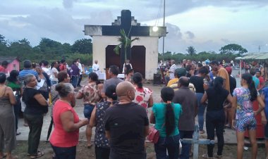 Missa de dia de finados marca a noite de iluminação no cemitério São José em Amapá.