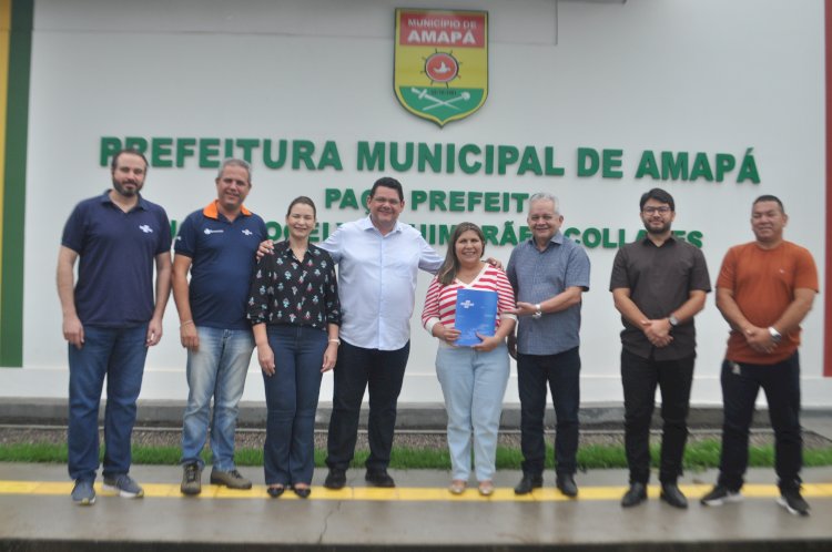 O prefeito, Carlos Sampaio de Amapá, recebe novos diligentes do Sebrae.   