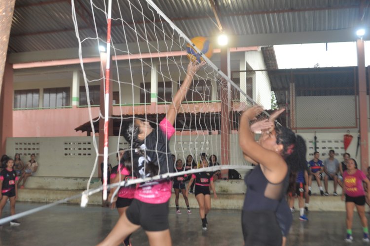 Amistoso de vôlei entre seleções de  Amapá e Pracuúba .