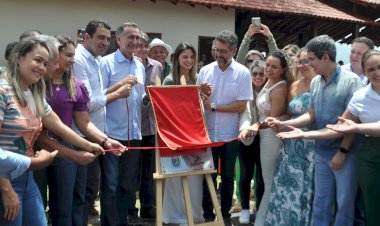 UEAP inaugura novo campus na região dos lagos com presença de autoridades políticas com discurso emocionado do prefeito Carlos Sampaio.