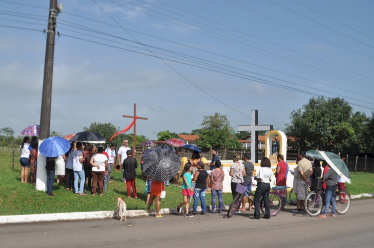 Procissão da Via Sacra até a Santa da Nossa Senhora do Tempo: momento de reflexão e homenagem aos pescadores em Amapá