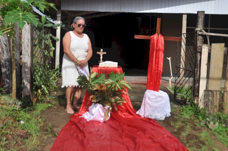 Procissão da Via Sacra até a Santa da Nossa Senhora do Tempo: momento de reflexão e homenagem aos pescadores em Amapá