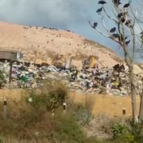O impacto da poluição do lixão em um quilombo e seus efeitos na saúde pública e meio ambiente.