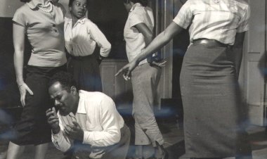 O Teatro Experimental do Negro (TEN) teve sua estreia em 1945 com a peça O imperador Jones, de Eugene O’Neill que cedeu gratuitamente os direitos para encenar o texto.