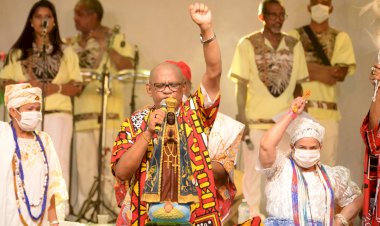  Padre Paulo Celebra a Diversidade e a Inclusão em Suas Bênçãos.