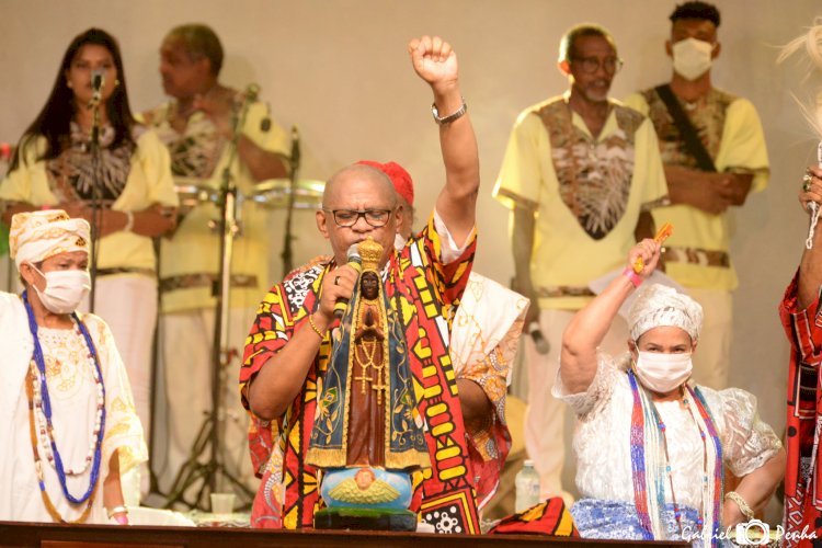  Padre Paulo Celebra a Diversidade e a Inclusão em Suas Bênçãos.