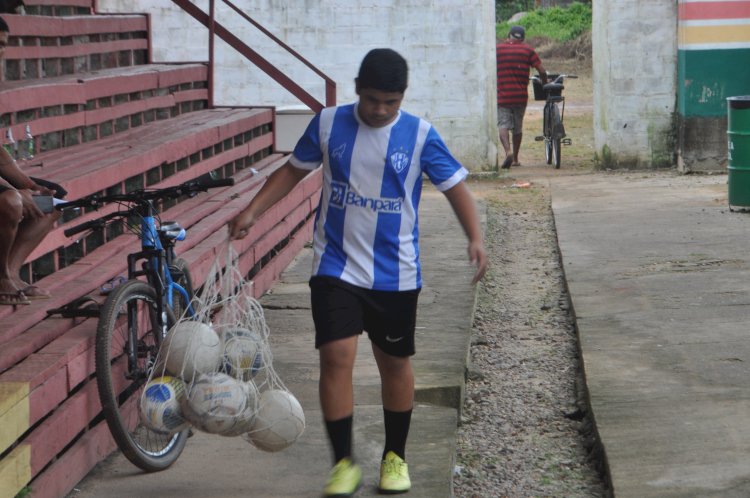 Escolinha do Gigi: Transformando Vidas Através do Futebol e da Educação em Amapá