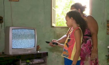 Parabólica com chiados e poucos canais? Entenda por que é hora de substituir a sua antena