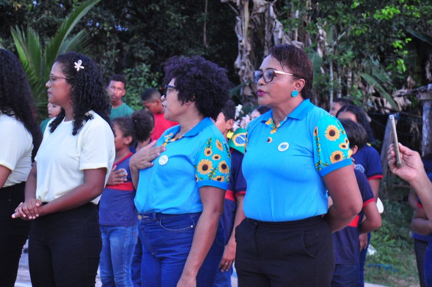 Desfile Cívico na Vila do Piquiá