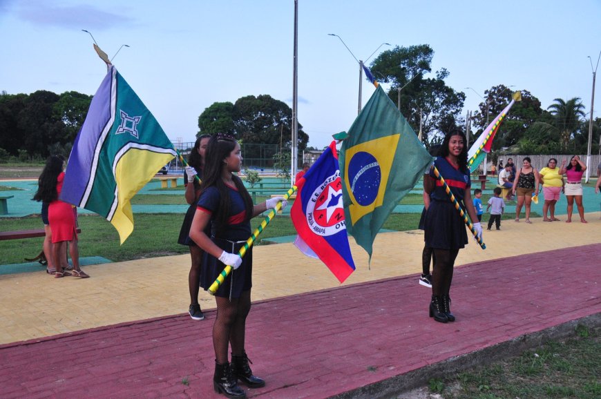 Desfile Cívico na Vila do Piquiá