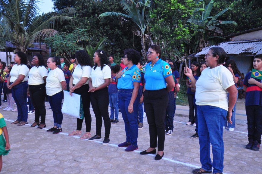 Desfile Cívico na Vila do Piquiá