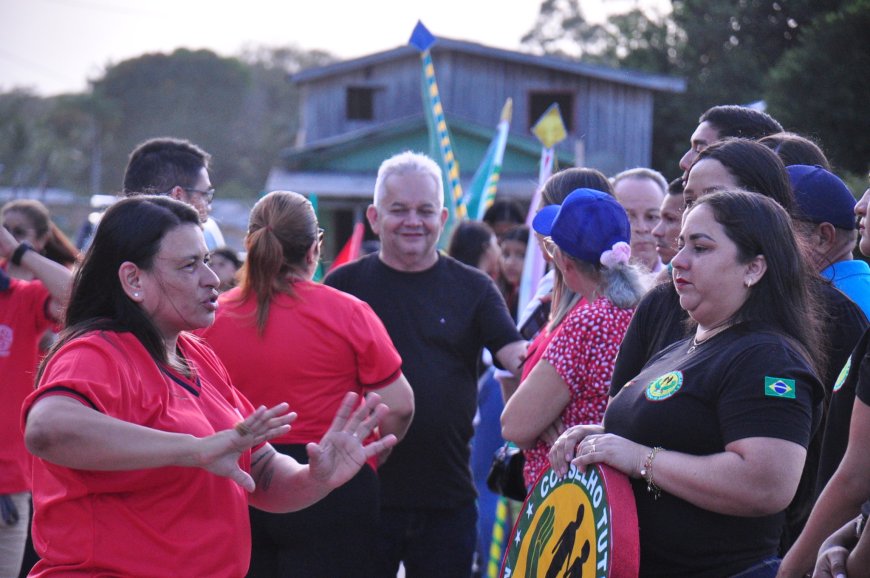 Desfile Cívico na Vila do Piquiá