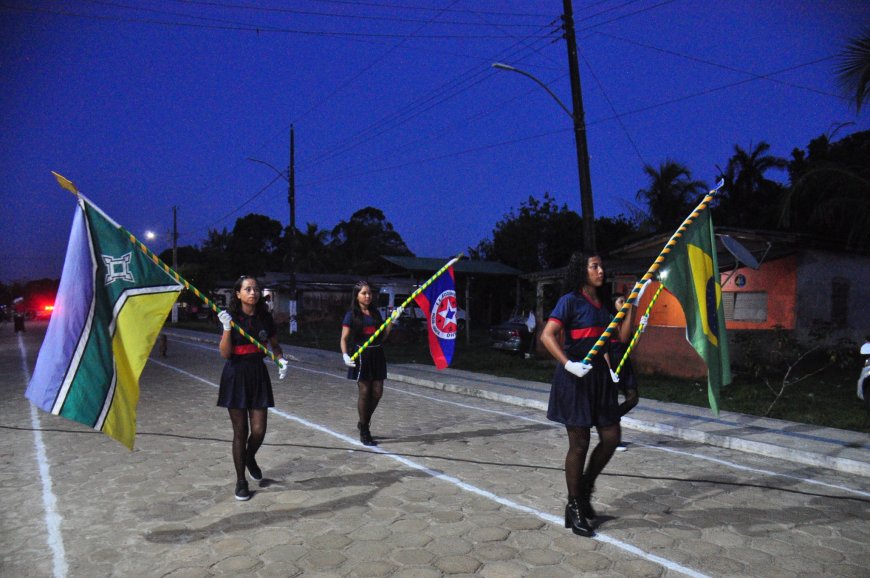 Desfile Cívico na Vila do Piquiá