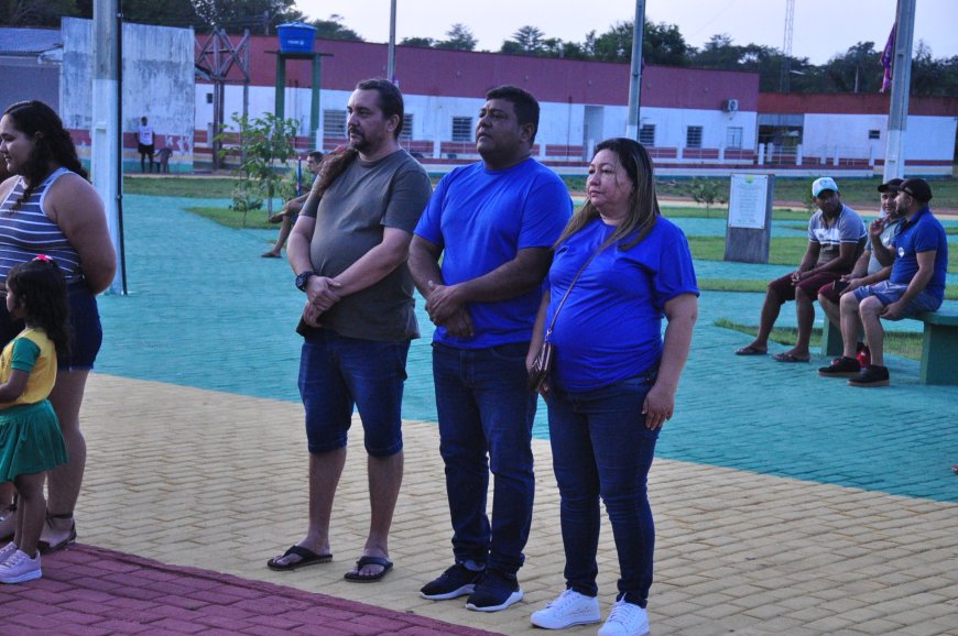 Desfile Cívico na Vila do Piquiá