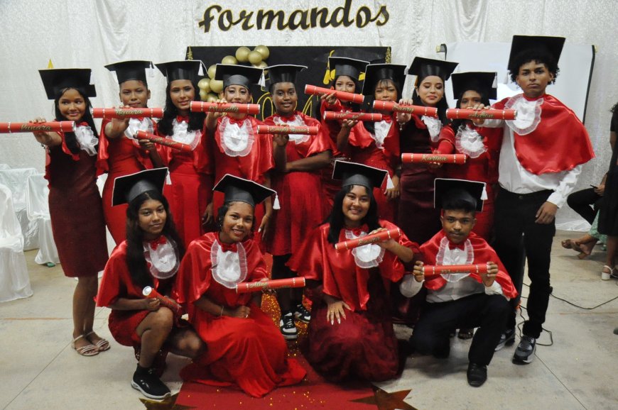 Escola Maria Esmeralda de Moura Celebra Formatura dos Alunos do 9° Ano do Fundamental II