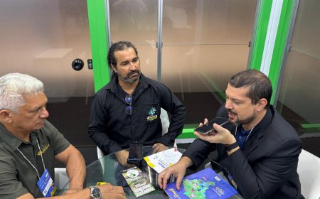 Marcelo de Sá entrevistando, Dorismar da Paixão da Cacau Cassiporé, e Gabriel Flores técnico da secretaria estadual de turismo 