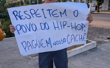 Artistas do Hip Hop protestam na Praça da Bandeira e cobram pagamento de cachês atrasados da Prefeitura de Macapá