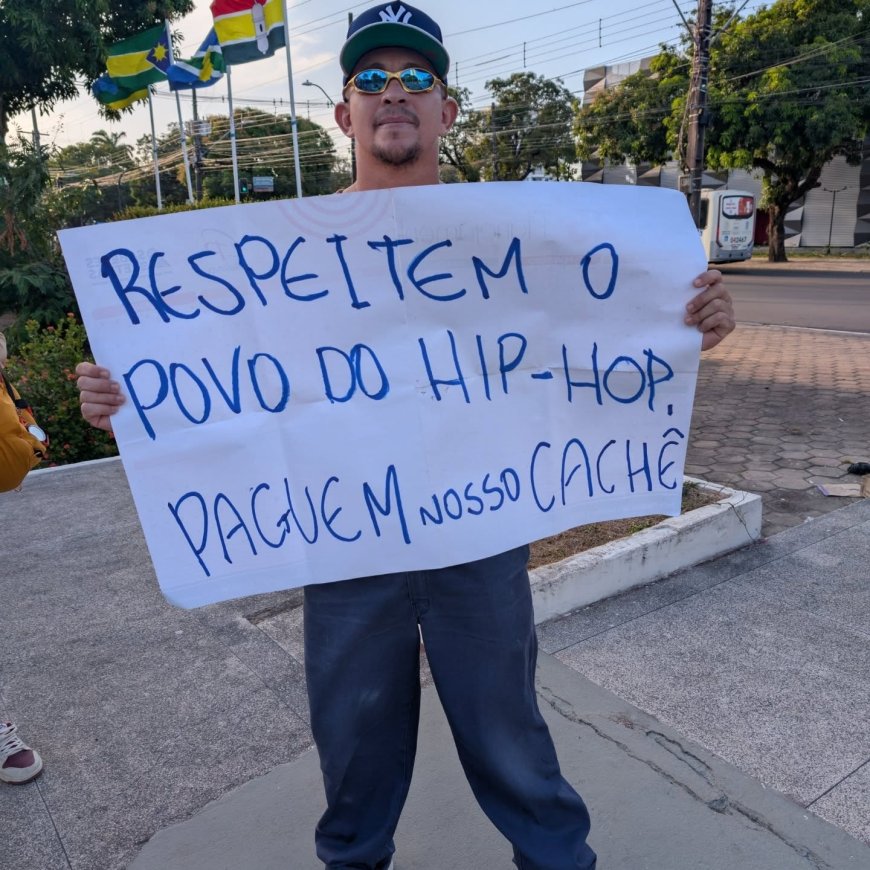 Artistas do Hip Hop protestam na Praça da Bandeira e cobram pagamento de cachês atrasados da Prefeitura de Macapá