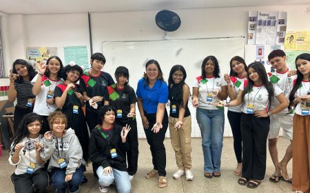 Escolas públicas recebem oficinas e exposições indígenas que promovem saberes tradicionais e fortalecem o empreendedorismo local 