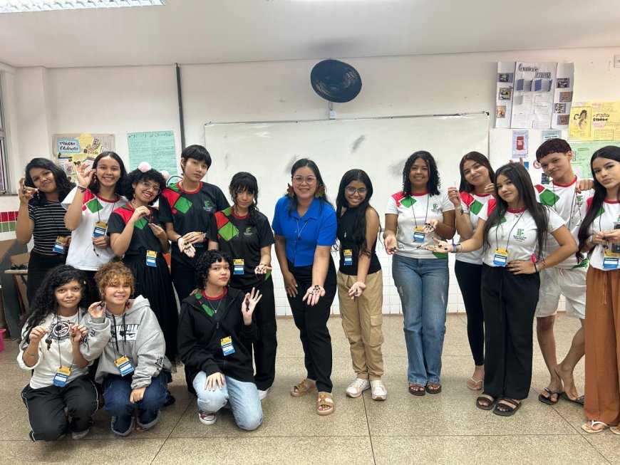 Escolas públicas recebem oficinas e exposições indígenas que promovem saberes tradicionais e fortalecem o empreendedorismo local 